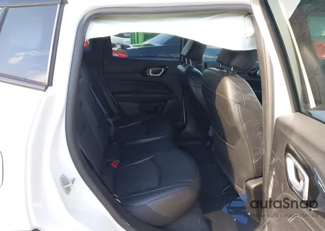 2022 Jeep Compass Altitude 4X4 z USA, uszkodzony, nr VIN 3C4NJDBB3NT184868